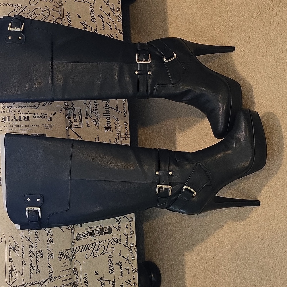 Black High Heel Alomnd Toe Never Worn Boots - Picture 3 of 4